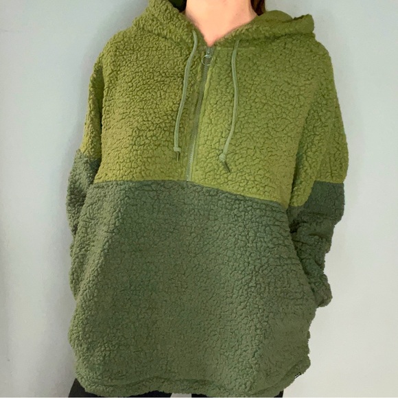 NWT! VS PINK Varsity Sherpa Hooded Pullover - Picture 2 of 3